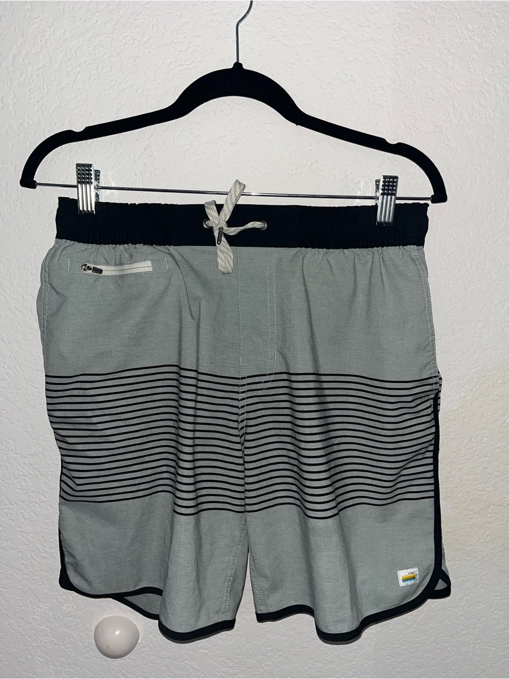 Vuori striped banks shorts